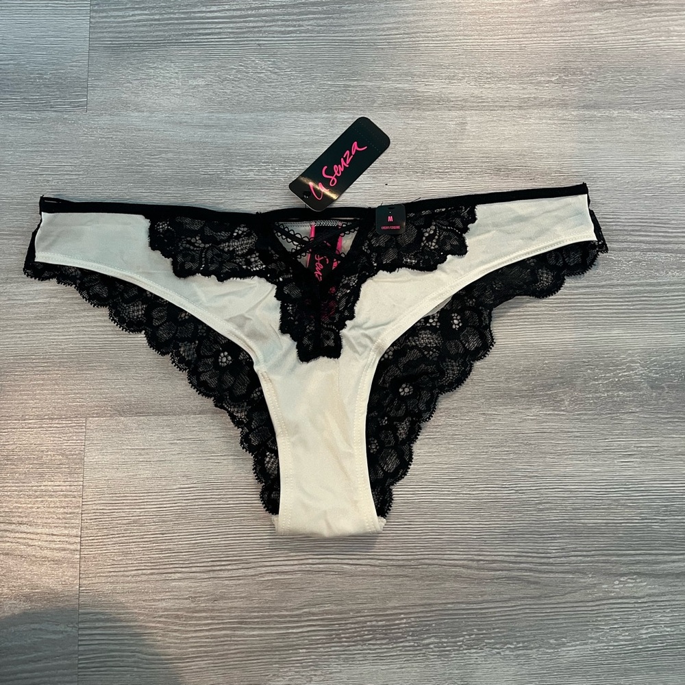 NWT La Senza Sensual Lace-Trim Panty - Ivory & Black size Medium